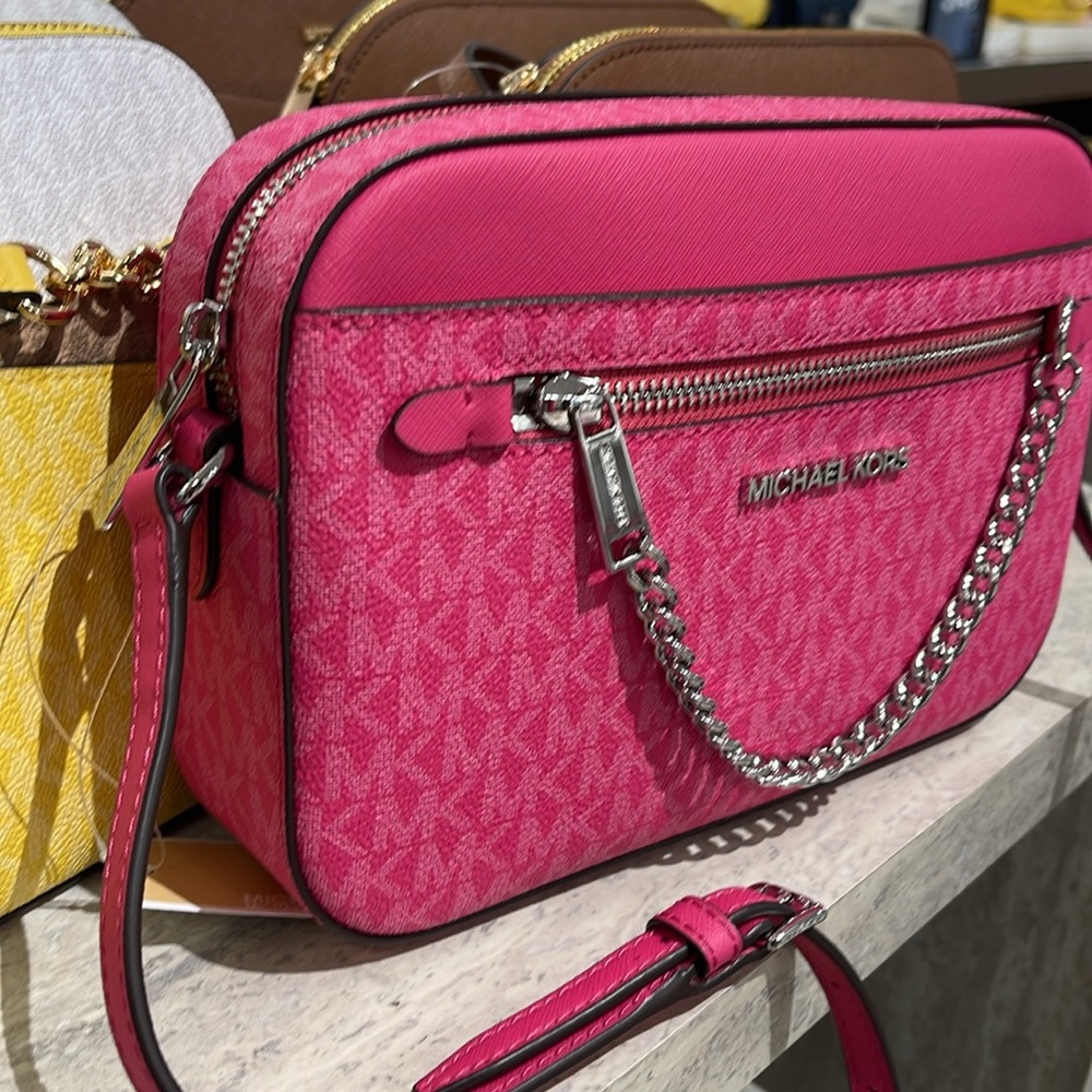 Michael Kors Jet Set Larg Signature Logo EW ZP Chain XBODY Crossbody
DRAGONFRUIT - Picture 1 of 16